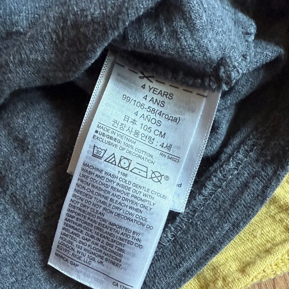 Gap Removable Cape 4 Kids Yellow and Gray Batman T-Shirt